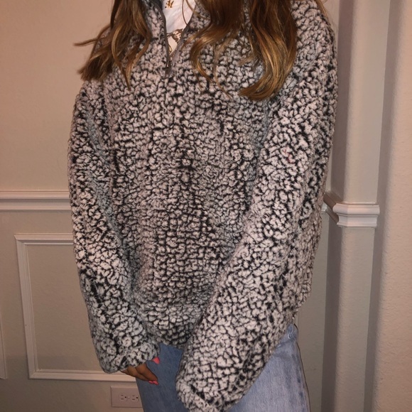 Altar'd State Sweaters - Altar’d state super comfy Sherpa pullover